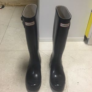 Black hunter boots size 5. Like new.
