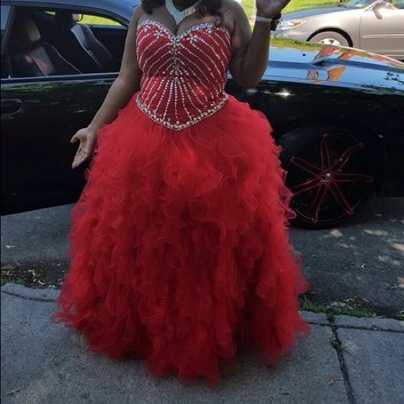 SOLD 😍Stunning Red Prom Dress😍 - Picture 2 of 4
