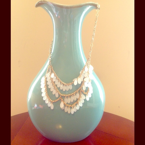Elegant light pink jewel necklace