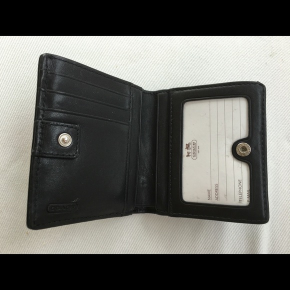 Signature Coach Wallet Small - Picture 3 of 3