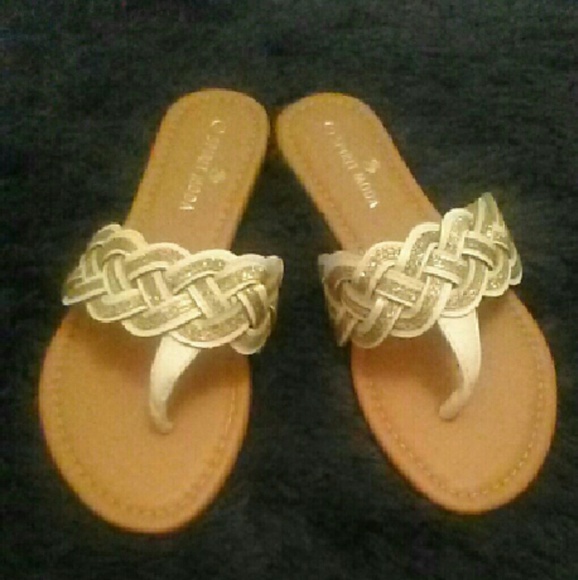 ๐Last One ๐ HP:Gold and White Sparkle Flip Flops - Picture 2 of 2