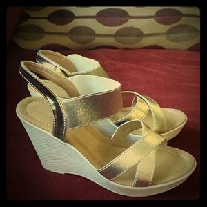Gold Wedges