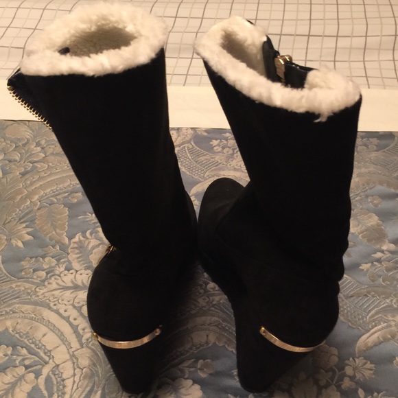 Size 9 juicy couture boots
