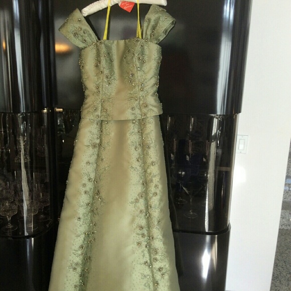 Evening gown - Picture 1 of 4