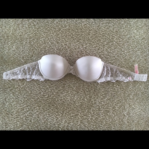 White lace strapless bra. PINK VS Size: 32B