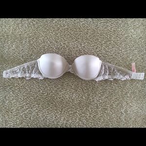 White lace strapless bra. PINK VS Size: 32B