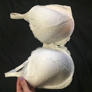 Victoria Secret| Body by Victoria White lace bra