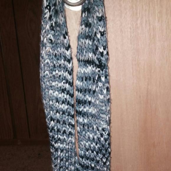 Scarf - Picture 2 of 3