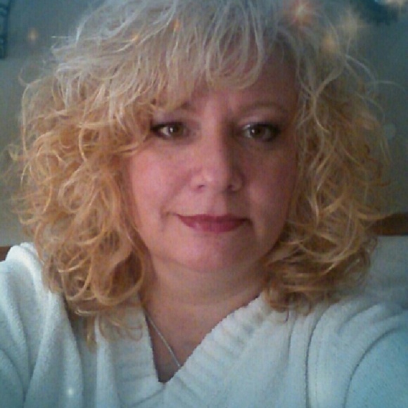 Meet your Posher, Deanna - Picture 1 of 1