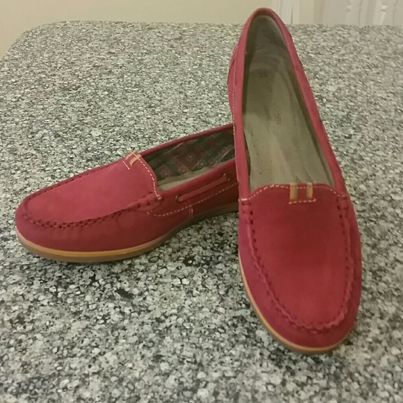 Naturalizer pink boat shoes
