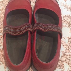 KEEN Mary Jane Shoes. Size 8.