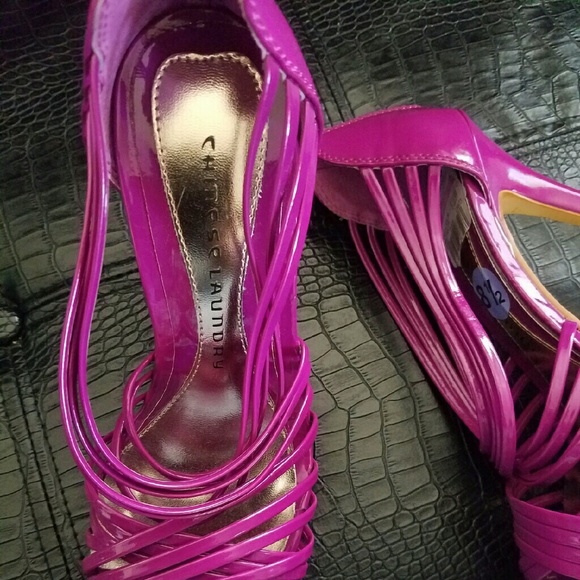 Beautiful NEW Fuschia Patent Strappy Sandal - Picture 4 of 4