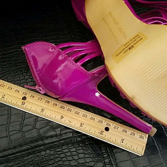 Beautiful NEW Fuschia Patent Strappy Sandal - Picture 3 of 4