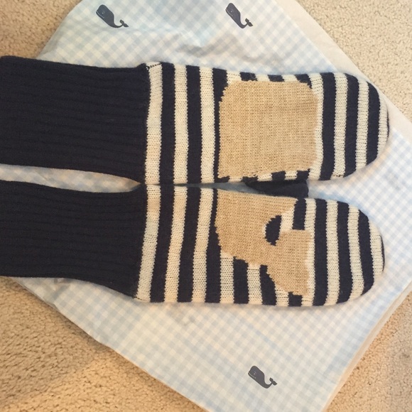 Vineyard Vines Whale Mittens