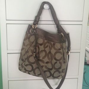 Coach purse with removable cross body strap