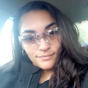 Meet your Posher, Alicia