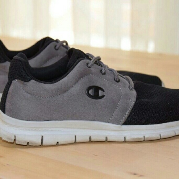 Lightly worn champion shoes - Picture 4 of 4