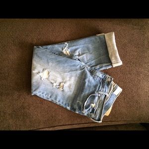 Abercrombie Capri/ankle crop lightly destroyed