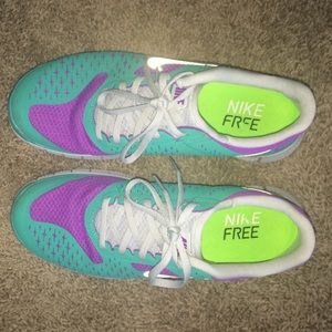Nike Free Runs Women's