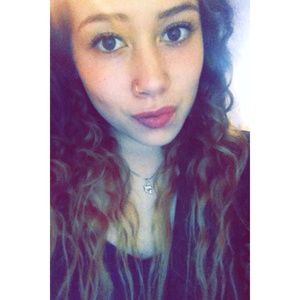 Meet your Posher, Ana