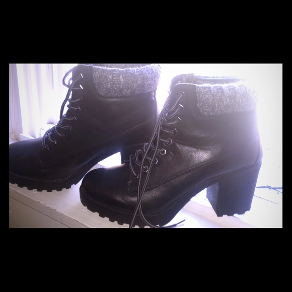❌SOLD ON MERCARI❌ Cute chunky heeled ankle boots - Picture 1 of 4