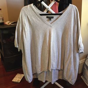 Light gray short sleeve shirt