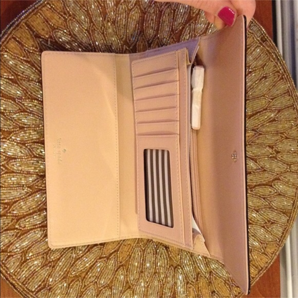 🎯 SOLD 🎯 Kate Spade Wallet - Picture 4 of 4