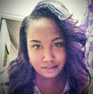 Meet your Posher, Nia