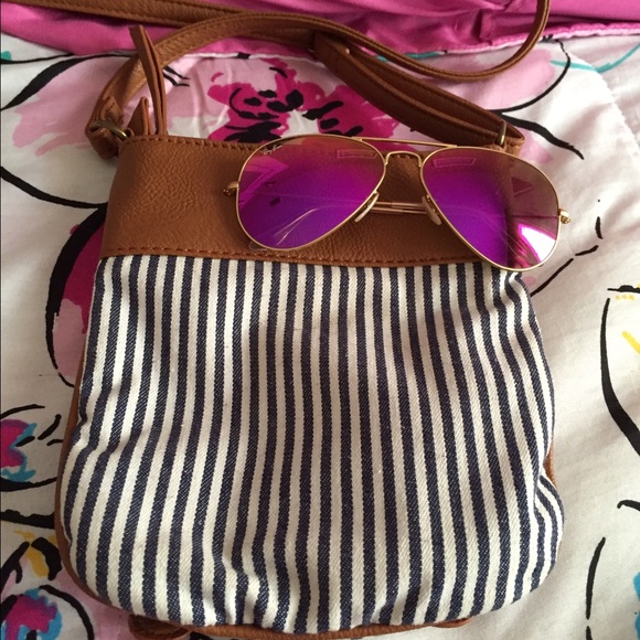 ❌❌SOLD❌❌Charming Charlie Crossbody - Picture 2 of 4