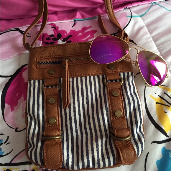 ❌❌SOLD❌❌Charming Charlie Crossbody - Picture 4 of 4