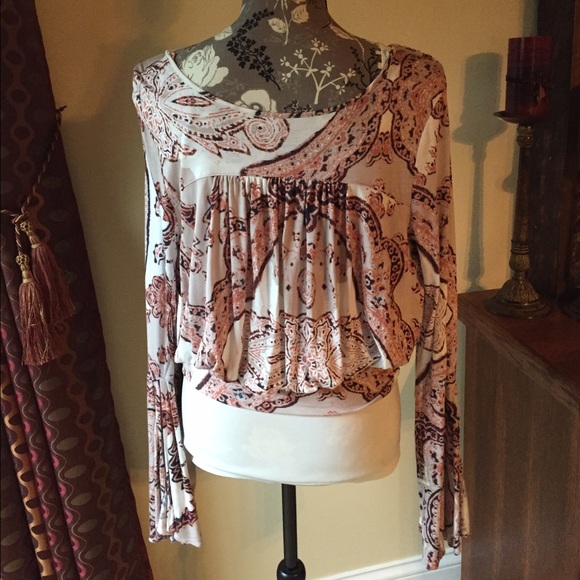 🎀HP🎀 Free People Fiona's bell sleeve top NWT - Picture 3 of 5