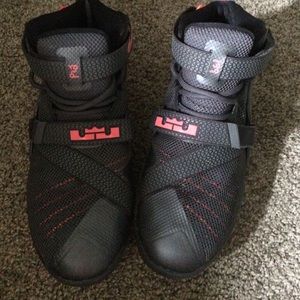 Nike Lebron Soldier IX