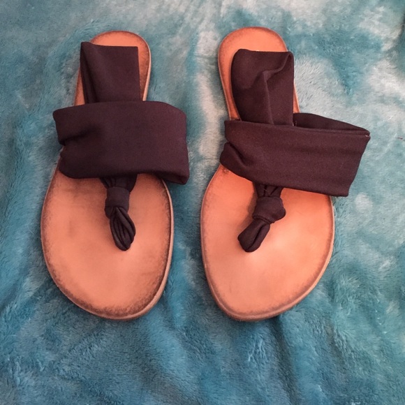 Chinese laundry black sandals