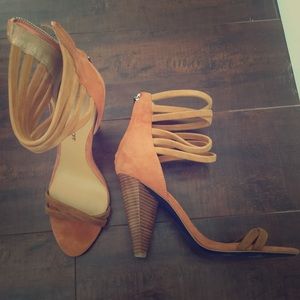 Like new!! Beautiful heels