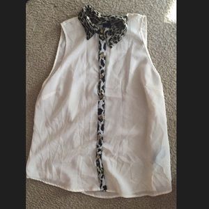 Sleeveless blouse top