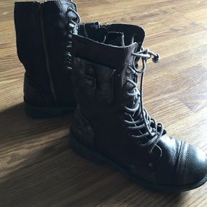 Roxy army style boots