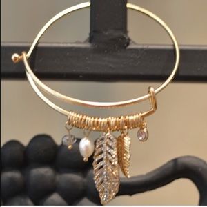 Charm Hook Leaf and Pearl Bracelet