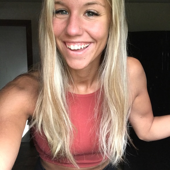 Meet your Posher, Emily - Picture 2 of 5