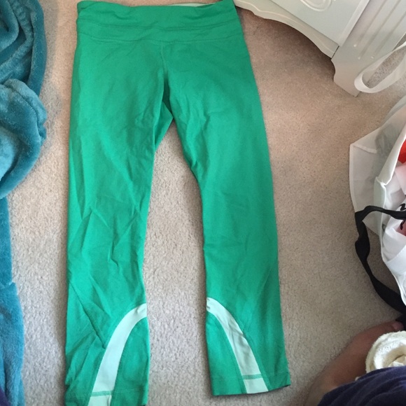 LULU LEMON CROPPED LEGGING