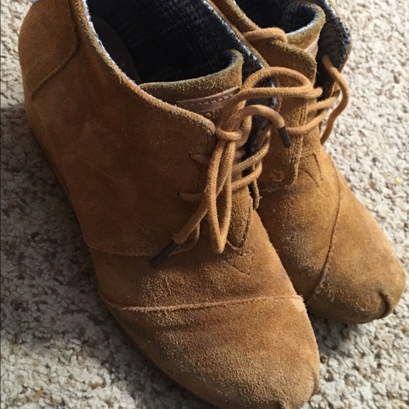 Tan toms booties/ ankle boots