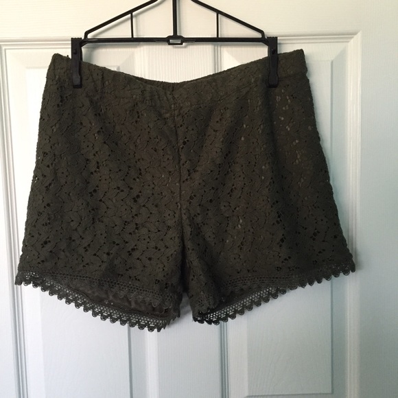 H&m military green lace shorts