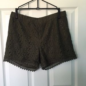 H&m military green lace shorts