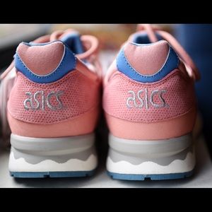 Asics GT-II salmon pink and blue ribbon (6.5 men)
