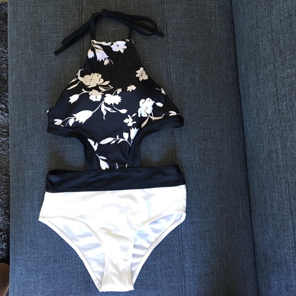 Halter swimwear with patted New