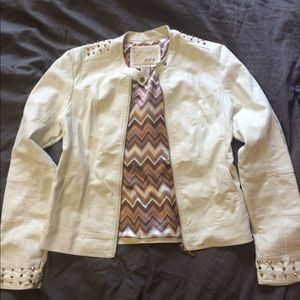 Buckle white leather jacket with gold studs
