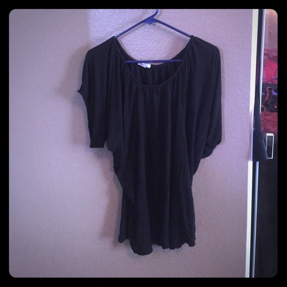 Cute black top, stretchy with big flowy arms