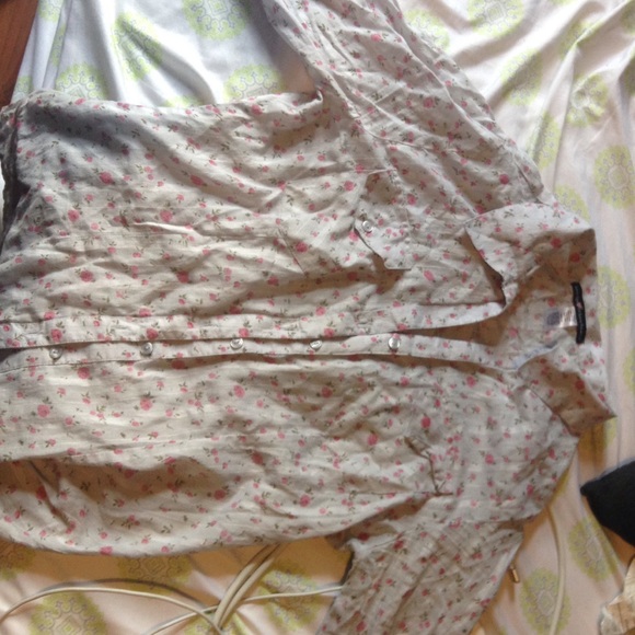 Woman's 3/4 sleeve collard light weight shirt - Picture 1 of 3
