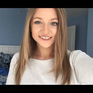 Meet your Posher, Emily