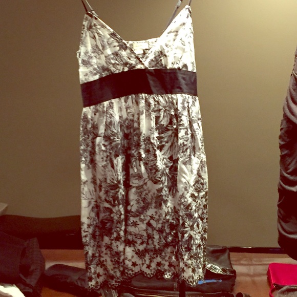 Forever 21- black and white dress- small