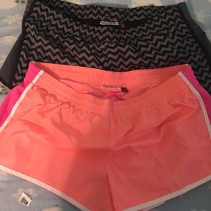 Bundle of 2 SO shorts